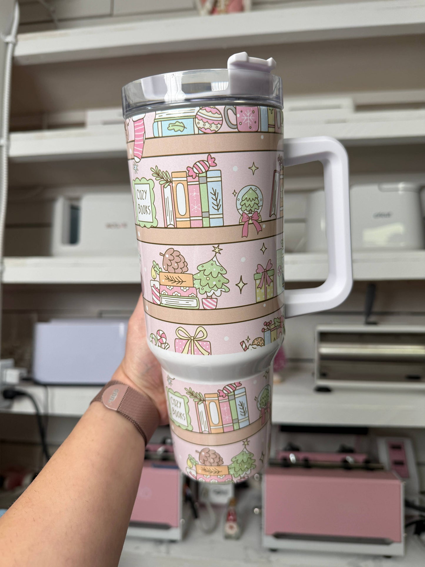 Cozy Holiday Bookshelf 40oz Tumbler Quencher