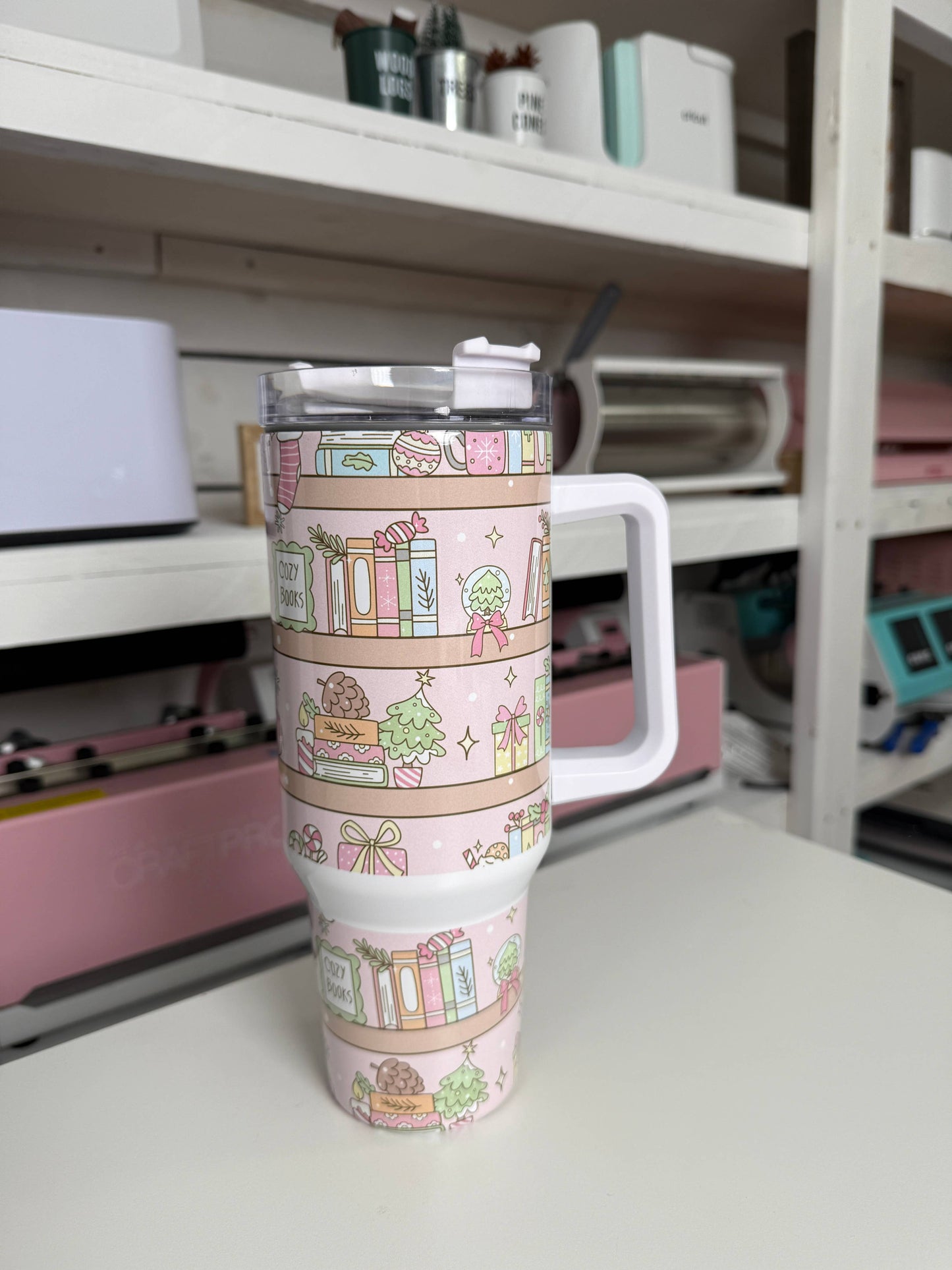 Cozy Holiday Bookshelf 40oz Tumbler Quencher