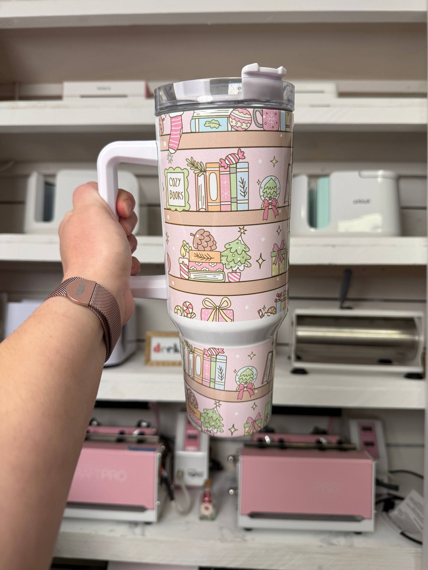 Cozy Holiday Bookshelf 40oz Tumbler Quencher