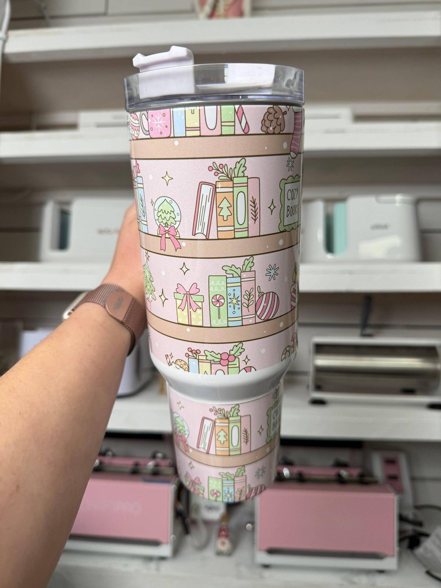 Cozy Holiday Bookshelf 40oz Tumbler Quencher